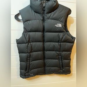 Womens North Face vest- black- small
